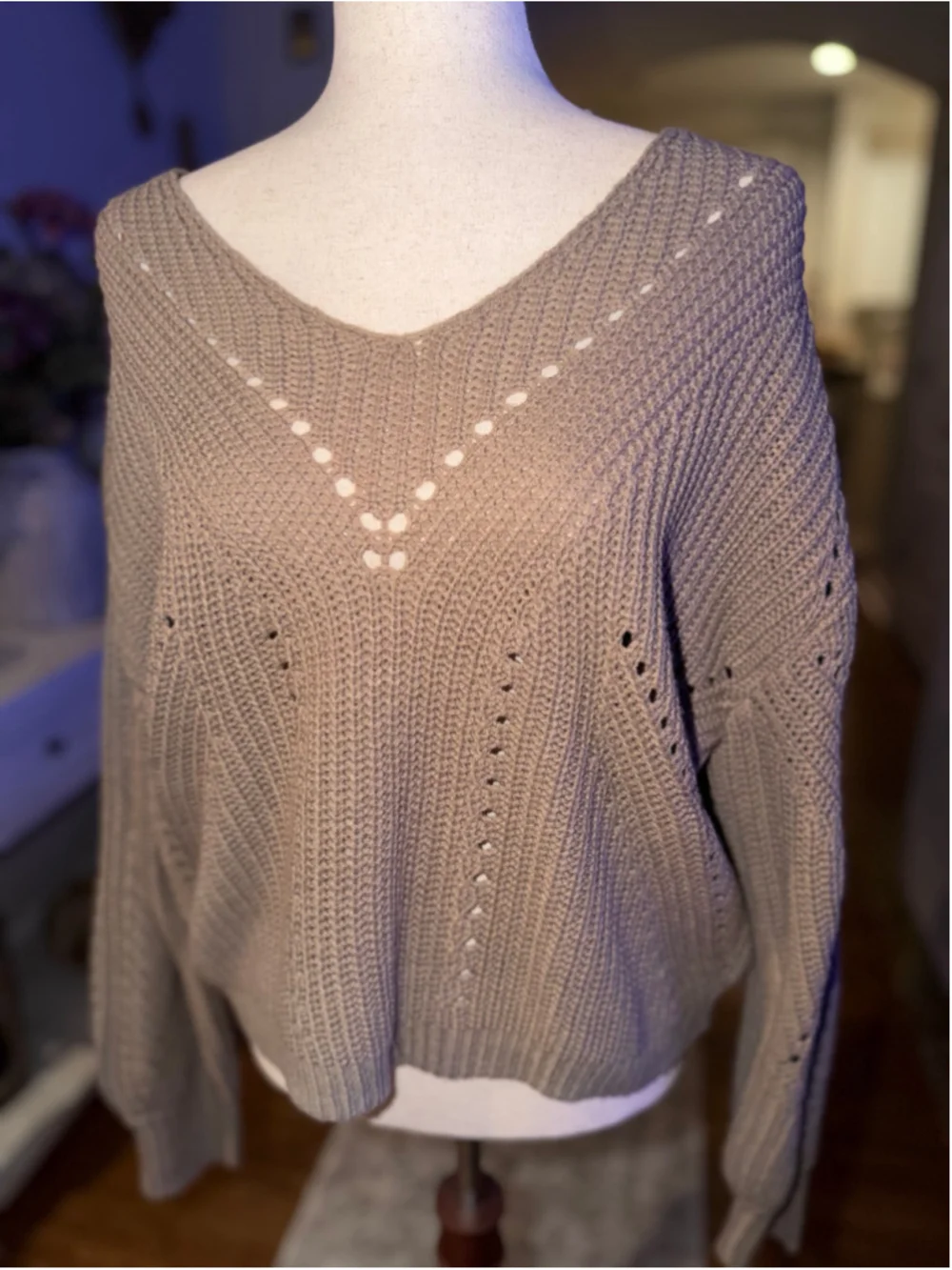 Women's Moon & Madison V-Neck Knit Sweater Beige Size M
